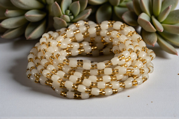 Waist Beads / Chaine de taille africaine - ISOKEN- Doré / Blanc (élastique)