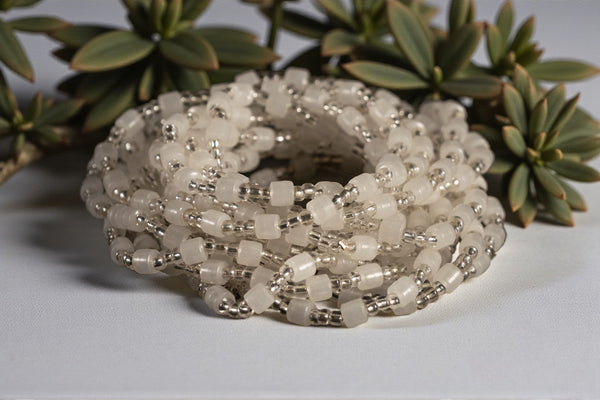 Waist Beads / Chaine de taille africaine - NOSA - Blanc Glow (élastique)
