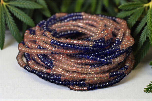 Waist Beads / Chaine de taille africaine - OSAYEMWENRE - Bleu / rose (élastique)