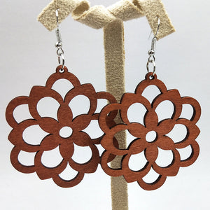 Imprimé africain Boucles d'oreilles | Boucles d'oreilles en bois avec symbole de fleur brune