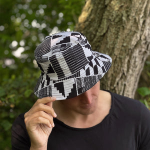 Chapeau bob / Bucket hat imprimé africain - kente Noir / blanc- tailles enfants et adultes (Unisexe)