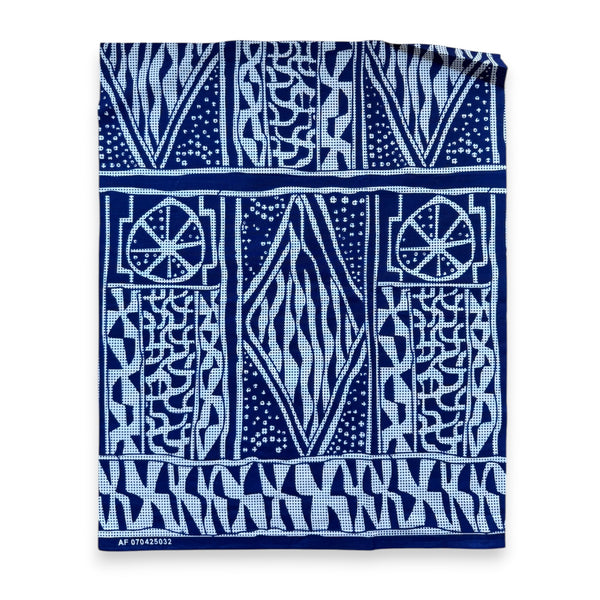 Fat Quarter African Wax Print Fabric - Blue White FTQ 8703 - Quilting & Patchwork (45 x 57 cm / 18 x 22 inch)