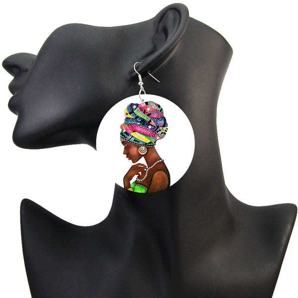 Femme avec un turban coloré | Boucles d'oreilles africaines