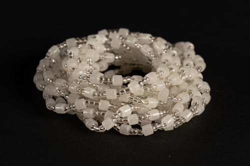 Waist Beads / Chaine de taille africaine - NOSA - Blanc Glow (élastique)